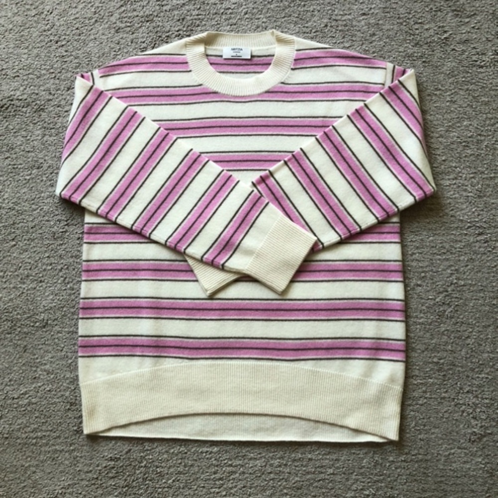 Aritzia Crewneck Cashmere Sweater.NWOT.